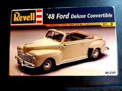 Model Kit 1948 Ford Deluxe Convertible Revell 1:25 Skill Level 4