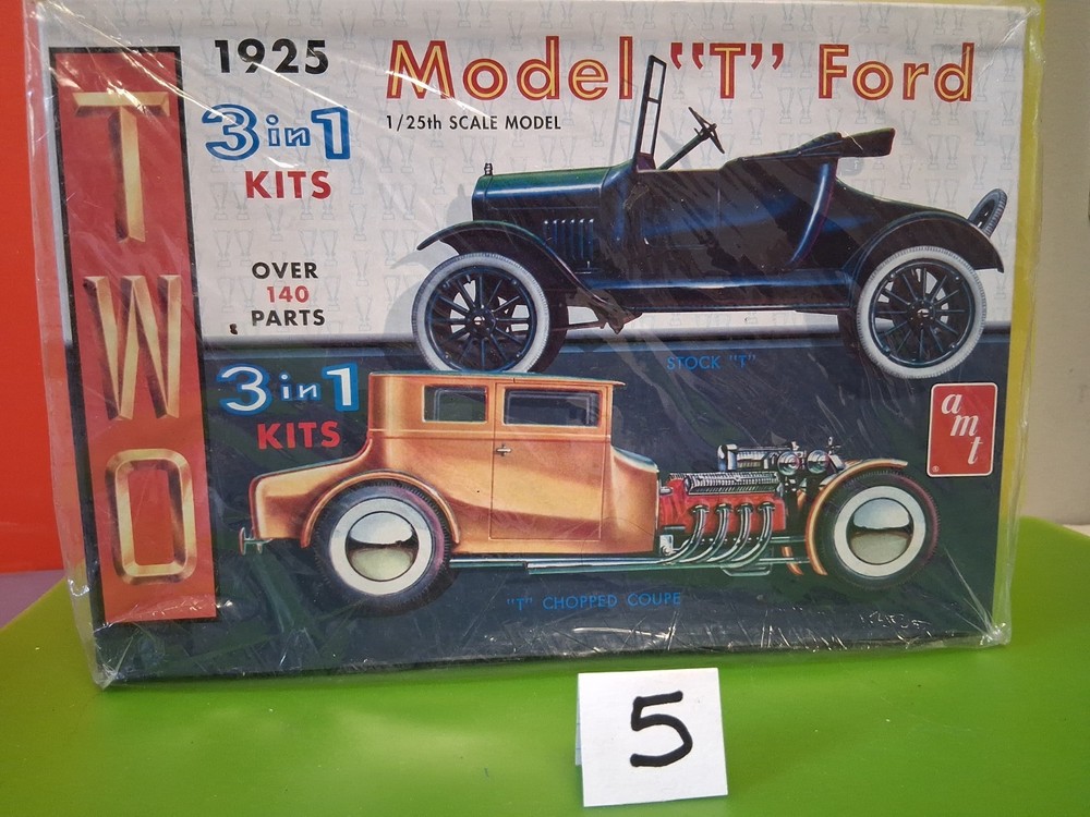AMT 1925 Model T Ford Two 3 In 1 Kits 1/25 Scale Model Kit #626 *OPEN BOX*