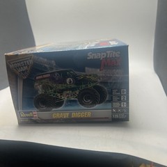 * REVELL 1/25 SCALE SNAP TITE MONSTER JAM GRAVE DIGGER PLASTIC KIT Sealed