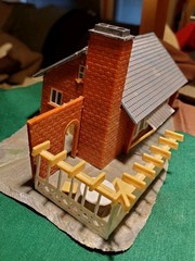 Faller No.264 – H0 60’s Vintage House w/Outdoor Patio & RR Train Platformloo