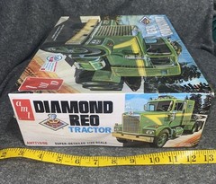 AMT 1/25 Scale Diamond Reo Tractor Truck Model Kit Cummins NTC350 NOS Sealed