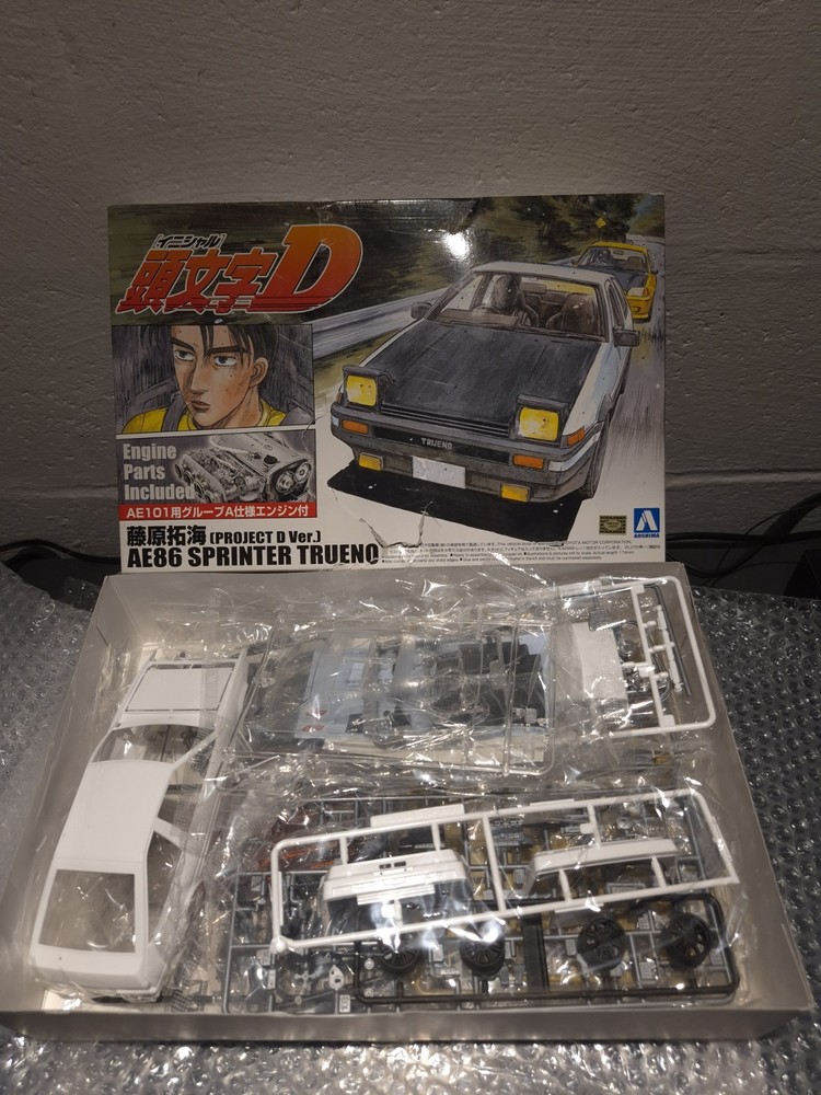 Aoshima 1/24 Initial D Toyota Fujiwara Takumi AE86 Trueno Plastic Model Kit