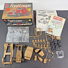 AMT 1:25 1932 Ford Coupe 3 on 1 Model Kit #6578 OPENED BOX