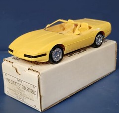 AMT ERTL 1995 Chevrolet Corvette Convertible Promo Model 6654 1/25 Scale Yellow