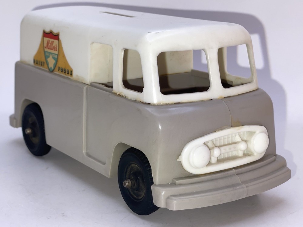 COMO Plastics Promo 1956 Ford/Divco Boyertown MILLER’S Dairy Milk Van 1/25 Grey