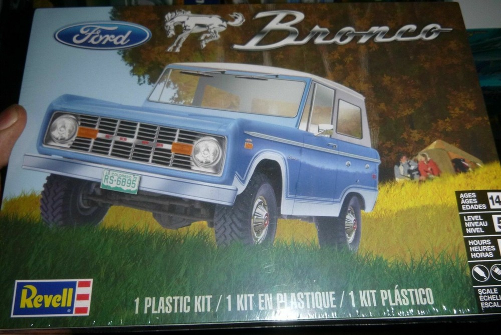Revell 85-4320 Ford Bronco 4X4 TRUCK 1/25 Model Car Mountain KIT FS