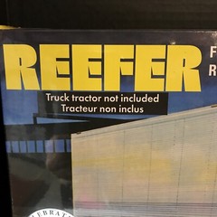 AMT 1421/06 FRUEHAUF 40’REFRIGERATOR REEFER VAN MODEL KIT-NIB-1/25 SCALE