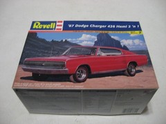 Revell 1967 Dodge Charger 426 Hemi 2 ‘n 1 – 1/25 Scale Model Kit #85-7669