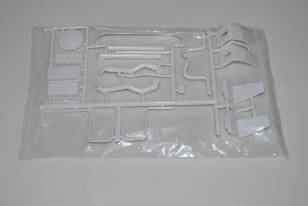 AMT CHEVY TITAN 90 1417/06 ⭐PARTS⭐ SEATS+BATTERIES+MORE 1:25