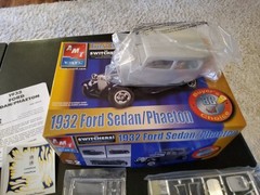 AMT – 1932 Ford Sedan/Phaeton Car Model Kit- 1/25 Scale
