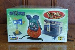 Ed “BIG DADDY” Roth Revell RAT FINK w/Diorama Plastic Model Kit “CRAZY Painter”