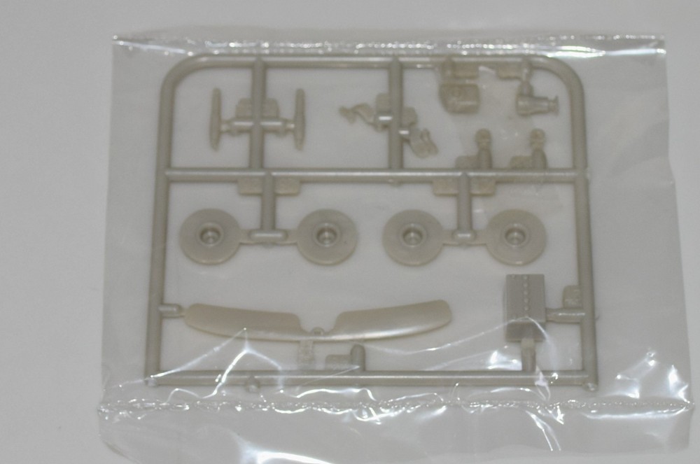 MOEBIUS 1971 F-250 CUSTOM 4×4 2567 ⭐PARTS⭐ BATTERY+WHEEL JACK+MORE 1:25