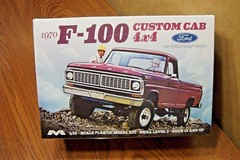 MOEBIUS MODELS 1970 FORD F-100 CUSTOM CAB 4X4 PICKUP TRUCK 1/25 SCALE MODEL KIT