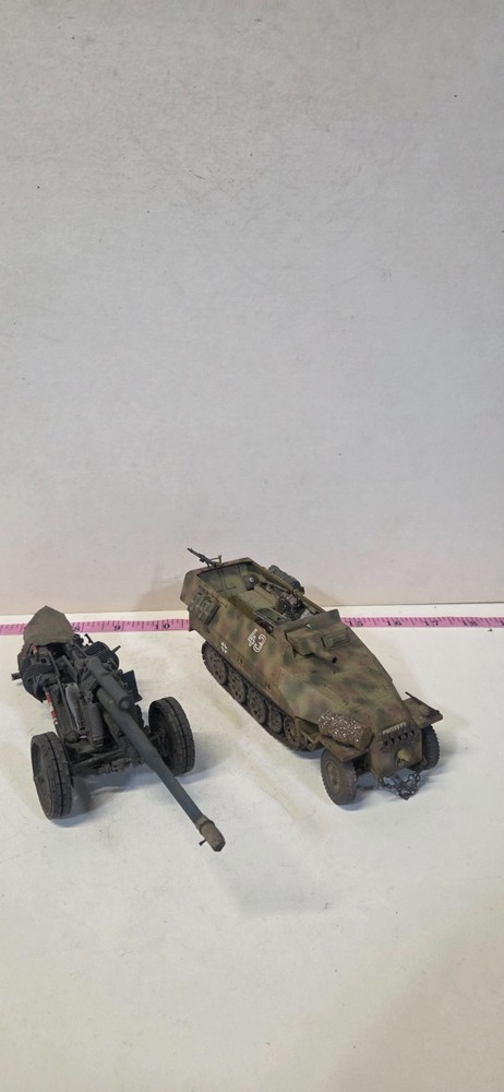Built Painted 1/35 WWII German Army Sd.Kfz 251 Halftrack PaK 40 Anti-Tank Gun Lo