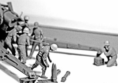 Master Box 3577 WWII US Artillery Crew Plastic Model Kit For Kids, scale 1:35
