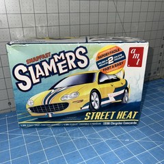 1:25 Snapfast 1998 Chrysler Concorde “Street Heat” Slammers AMT – Factory Sealed