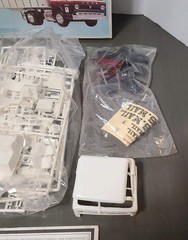 AMT 1:25 Scale Ford C-900 Tilt Cab US Mail Semi Truck Sealed Boxed Model Kit