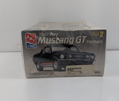 NEW AMT 1967 Ford Mustang GT Fastback 1:25 Model Kit