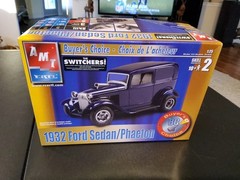 AMT – 1932 Ford Sedan/Phaeton Car Model Kit- 1/25 Scale