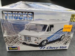 🚦😎REVELL TRUCKS ’77 CHEVY VAN MODEL KIT New Sealed 1977 1:24 85-7221😎🚦READ