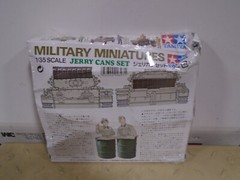 TAMIYA #35026 1/35 SCALE MILITARY MINIATURES JERRY CANS SET NEW IN DAMDED BOX