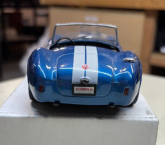 Revell Shelby Cobra 427 Racing 1/24 Blue/ White Stripes #33 with side pipes
