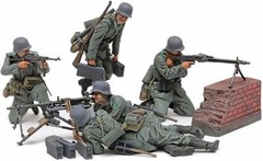 New TAMIYA 1/35 Military Miniature Series No.386 German Machine Gun Team Mid-War