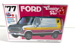 1/25 AMT MODEL KIT 1977 FORD CRUISING VAN 1108M