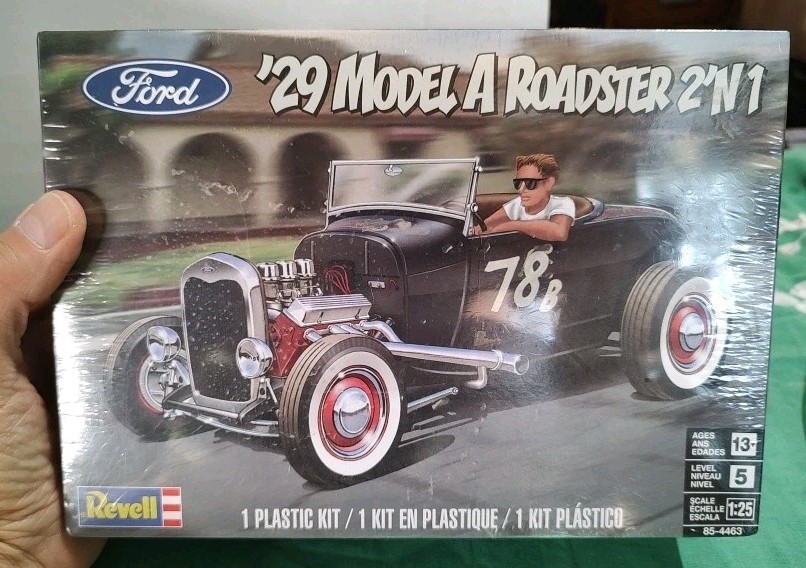 Revell 1929 Ford Model A Roadster 2’N1 1:25 scale model car kit 4463