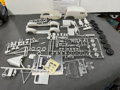 AMT 1940 Ford Sedan Delivery 1/25 KIT McM Vintage Bagged kit