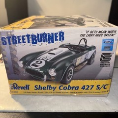 Revell Shelby Cobra 427 S/C Model 1:24 Car Kit No. 85-2828 Vintage 2005