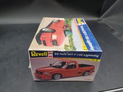 😎🚦Revell 1:25 Model Kit #85-7665 1999 Ford SVT F-150 Lightning see photos 🔥😎