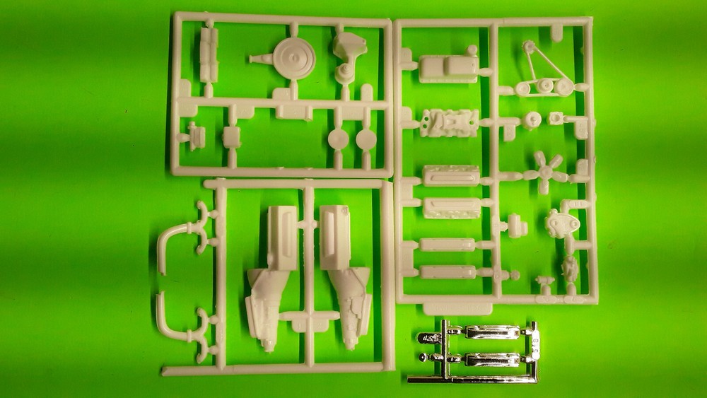 1972 Chevy Pickup Truck 1/25 350 V8 Motor Engine Racer Wedge Model Great Detail