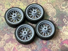 1/24 Scale: 24-Inch “Raceline Legacy” Wheels And Tires; Resin;1/25