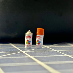 Set of 6 Spray Paint Cans with Decals for Diorama 1/24 1/25