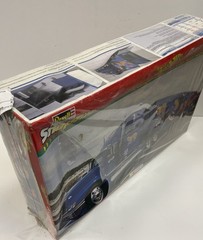 Revell Monogram SnapTite Hot Wheels Race Rig 1:32 NASCAR Truck Trailer Kit NEW