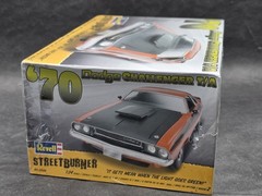 Revell Streetburner 1970 70 Dodge Challenger T/A Plastic Model Car Kit 1:24 2596