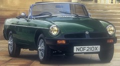 AOSHIMA EURO SPORTS CLUB 1978 MG MGB URETANE BUMPER MODEL 01398