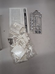 Revell 1960 / ’60 Corvette Skip’s Fiesta Series Kit 7164 Open Box Sealed Parts