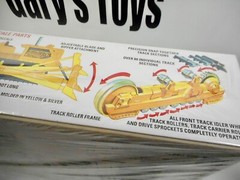 AMT 1:25 Construction Bulldozer Model Kit – AMT1086/06