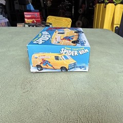 MPC Spider-Man Spider-Van Snap-Together Yellow 1:32 Model Kit 1-3205