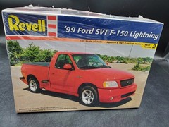 😎🚦Revell 1:25 Model Kit #85-7665 1999 Ford SVT F-150 Lightning see photos 🔥😎