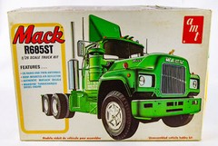 Vintage Original AMT T535 Mack R685ST Semi Truck Tractor 1:25 Scale Model Truck