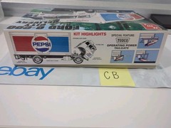 AMT 1:25 Scale Ford C-600 City Delivery Pepsi-Cola Boxed Model Kit