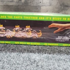 Wacky Races: Compact Pussycat Figure Snap Model Kit Penelope Pitstop 1/25 Scale
