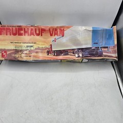 New AMT FRUEHAUF VAN Big Wheels Supertruck Kit FB Beaded Panel 1:25 19 In. Long