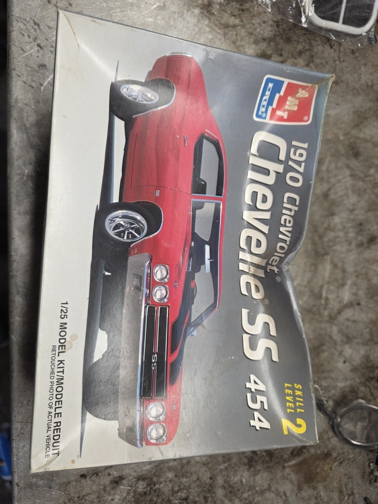 AMT Ertl 1970 Chevrolet Chevelle SS 454 Model Kit  1/25 Scale