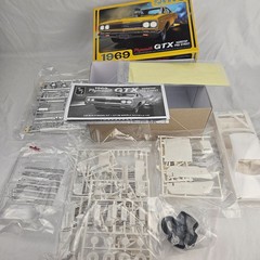 AMT Plymouth GTX Hardtop Pro Street 1/25 Scale Plastic Model Kit