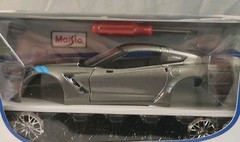 Maisto Assembly Line 1:24 2017 Corvette Grand Sport Die cast model kit /NOB