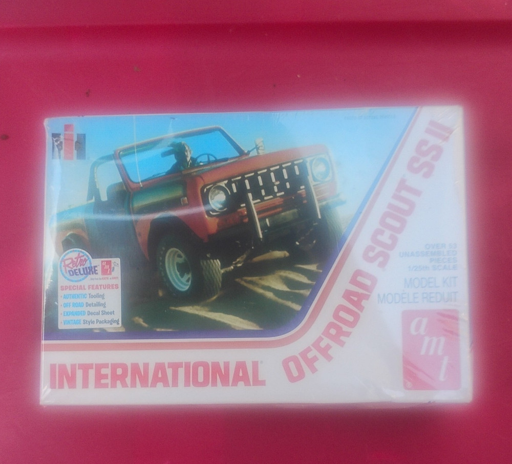 AMT Scout SS II Off-Road Truck 1:25 Model Kit Unassembled AMT1102/12